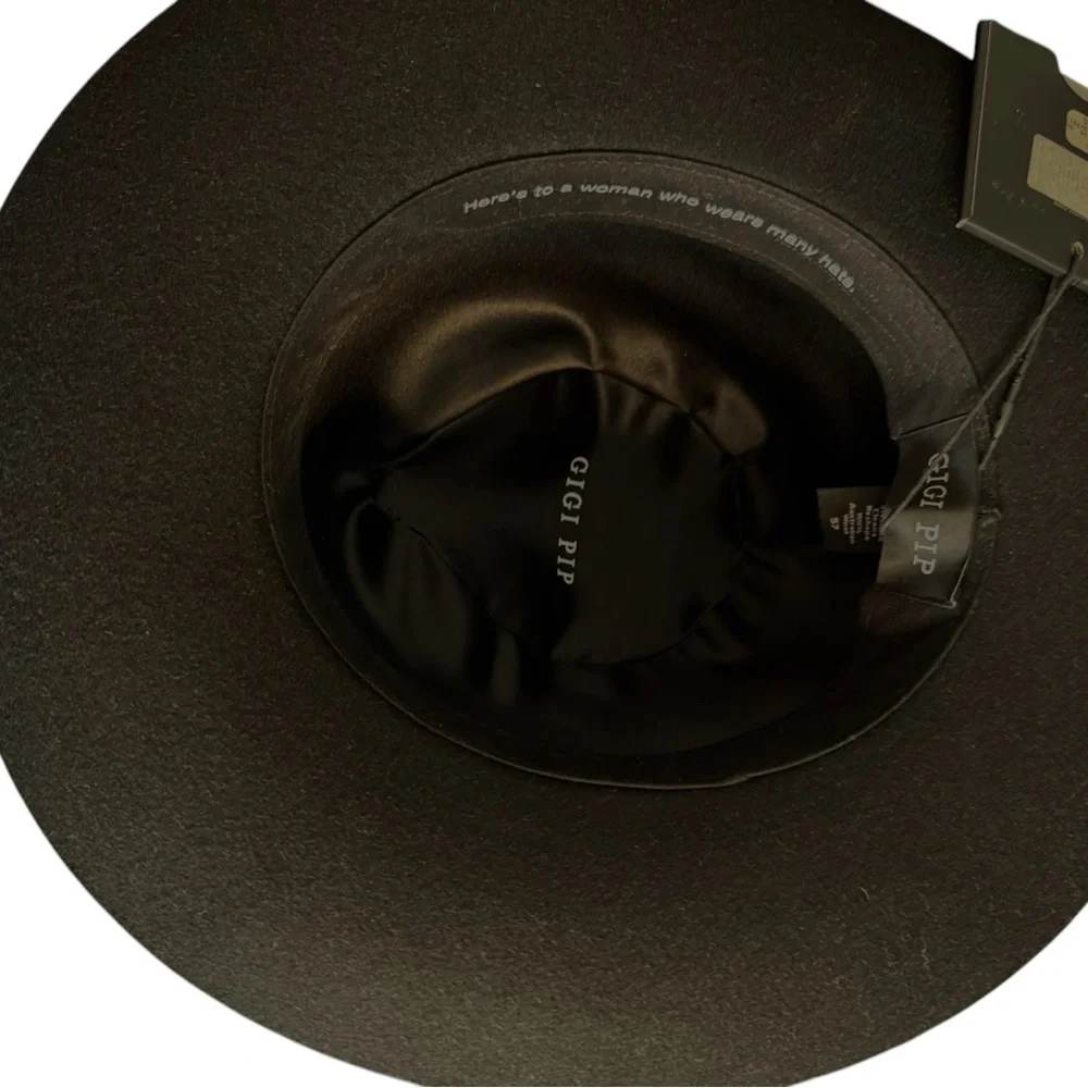 GIGI PIP CAMILLE CAMPAIGN CROWN Black Wool Hat is S/M Size 57